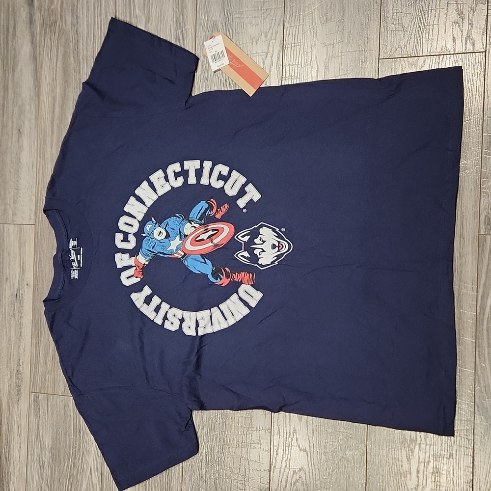 NWT The Victory University of Connecticut Men's sz XL 100% cotton tshirt